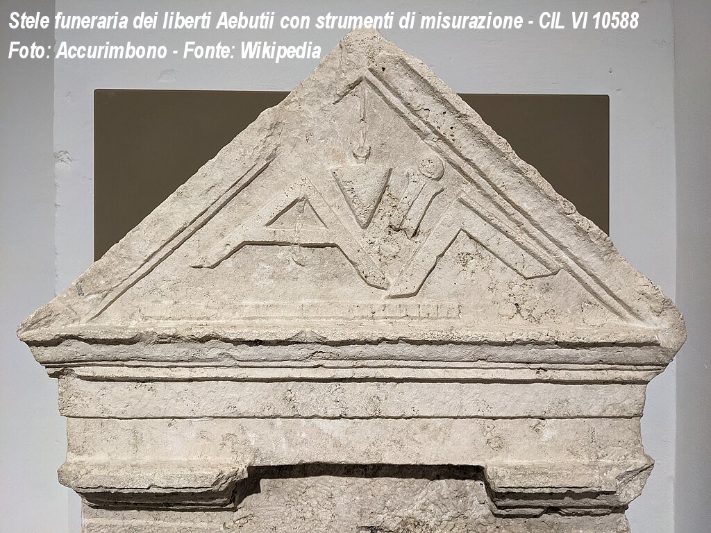 Stele funeraria romana con attrezzi agrimensori