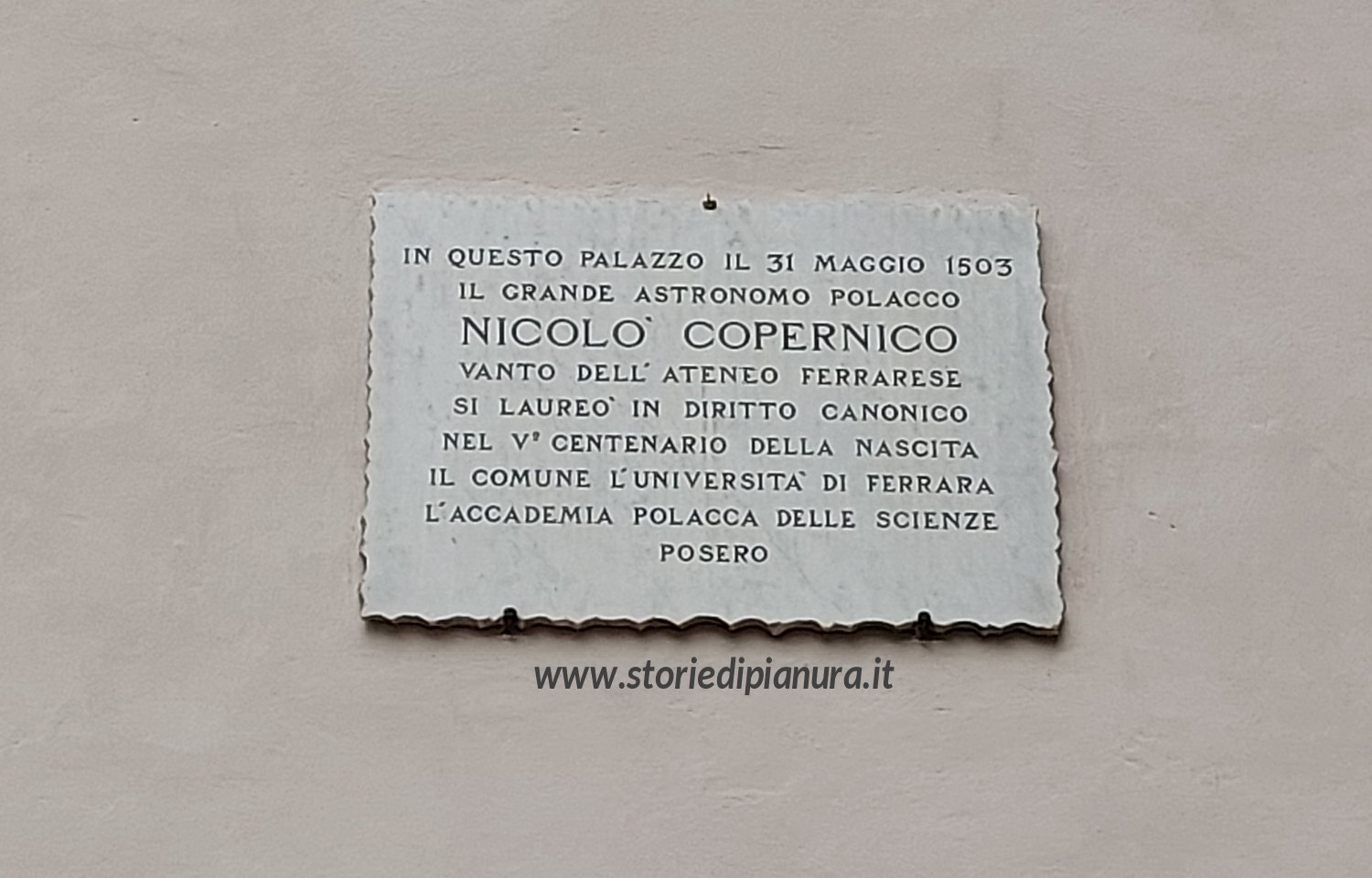 Lapide dedicata a Niccolò Copernico a Ferrara