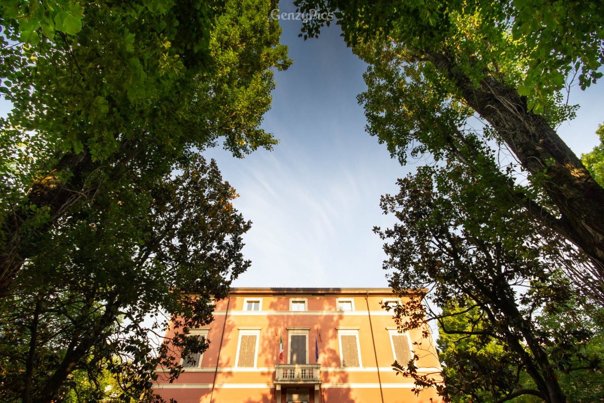 Giardino del Municipio di Argelato. Ingresso dal lato ovest