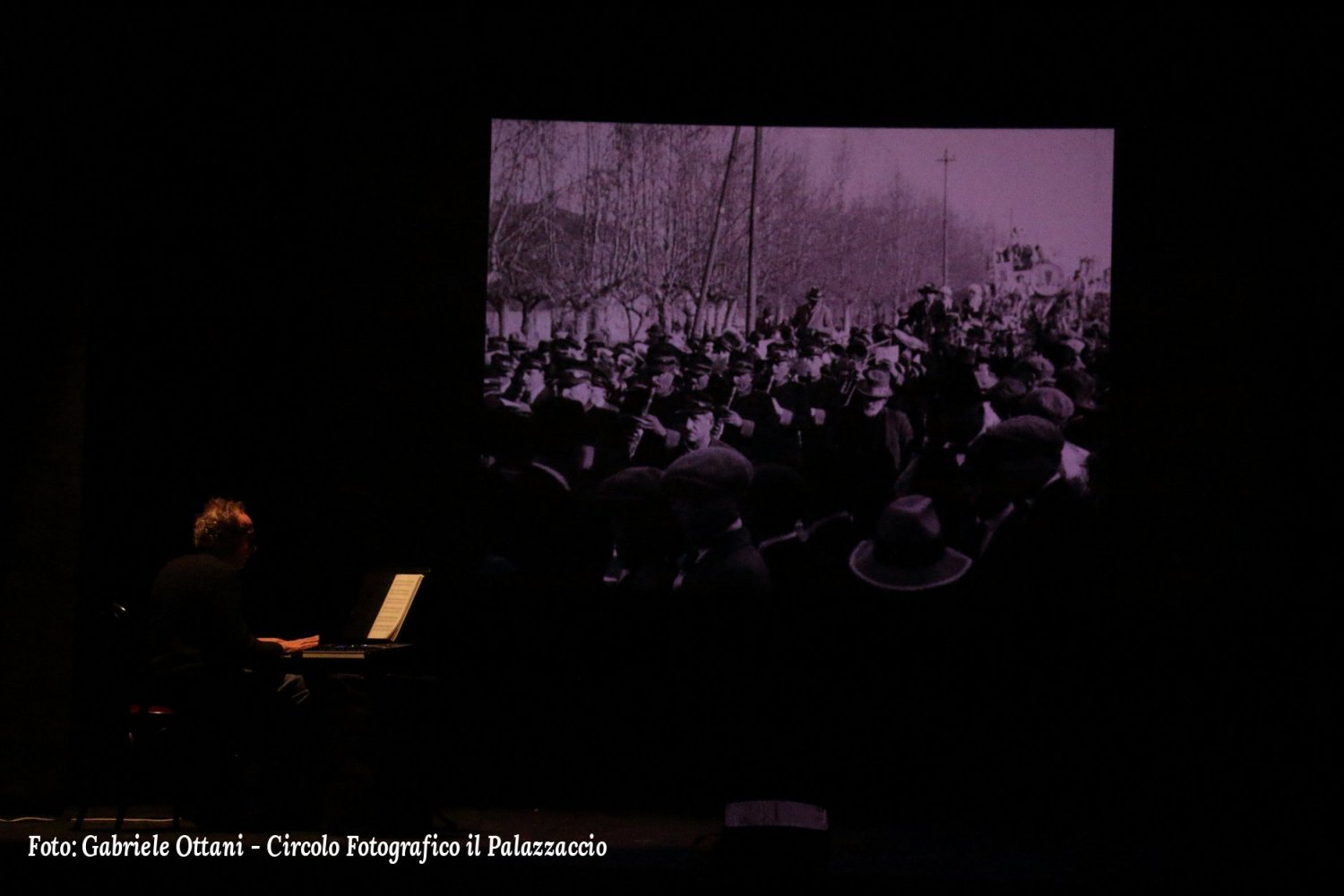 Marco Dalpane accompagna con la sua musica le scene del filmato