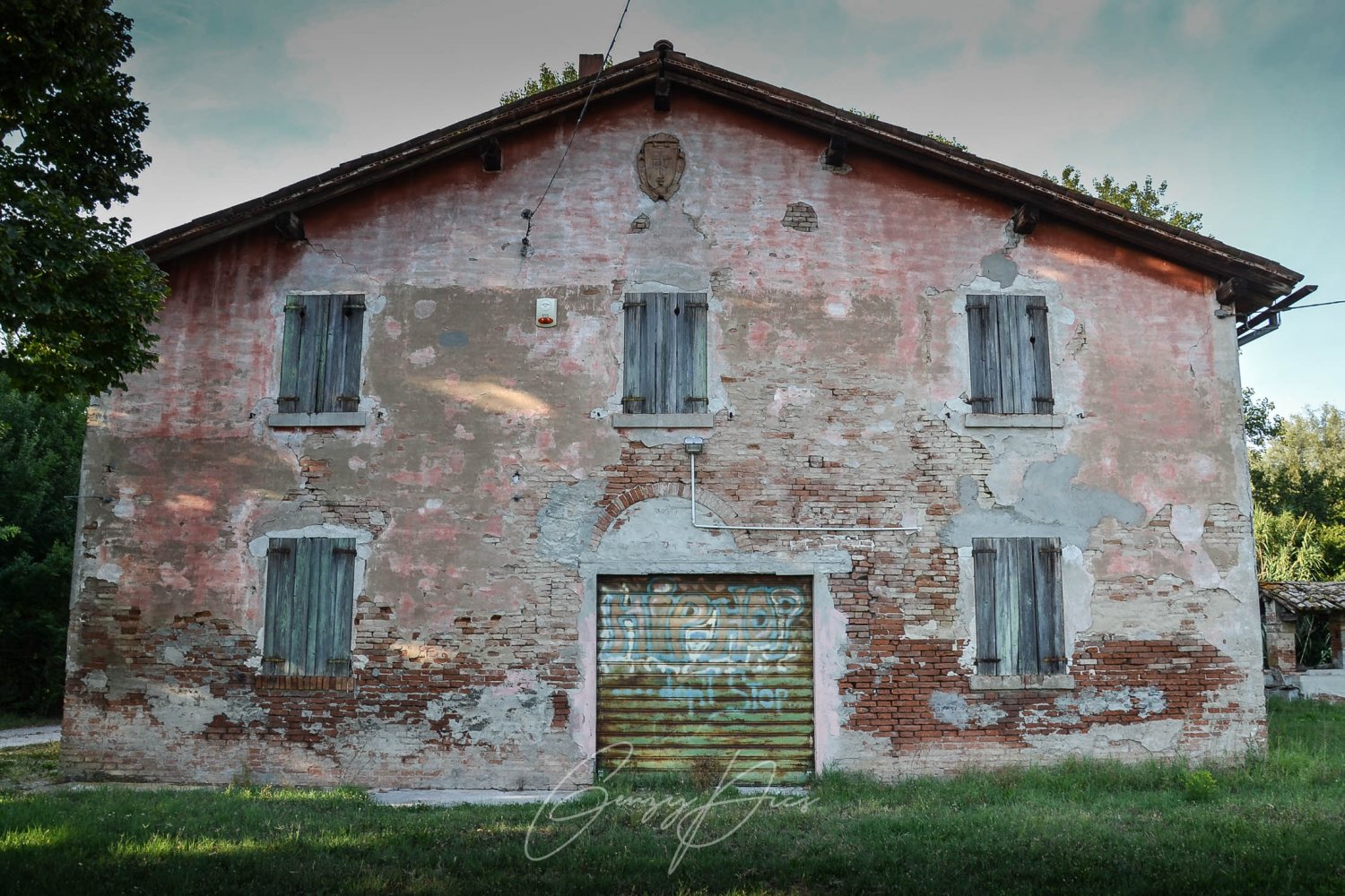 Casale con stemma Compagnia della Morte, Funo
