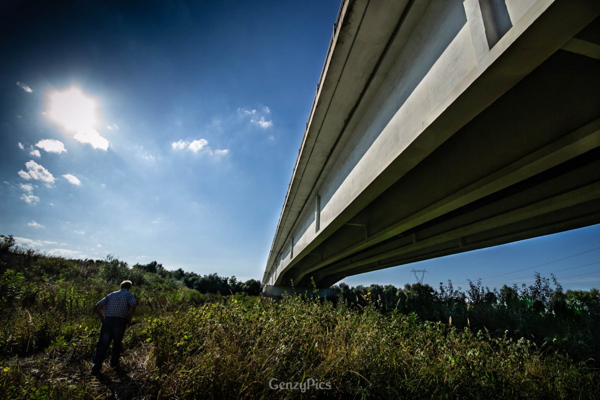 Sotto il ponte della trasversale di pianura