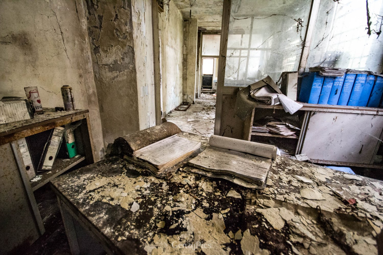 Gli uffici abbandonati dell'ex Fonderie Ferriani