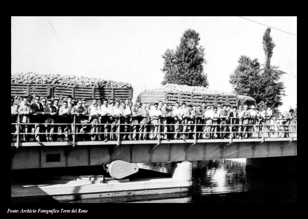 Maestranze della Fonderie Ferriani sul Po' di Volano - 1958
