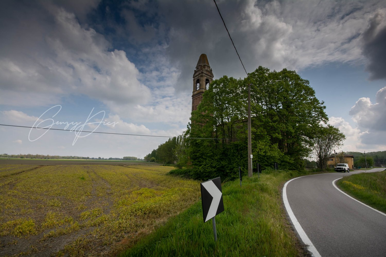 Chiesa abbandonata dei Santi Cosma e Damiano Pegola