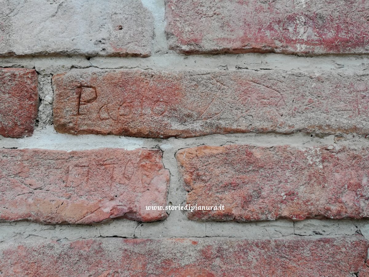 Oratorio Crocetta Cento - incisioni dei pellegrini