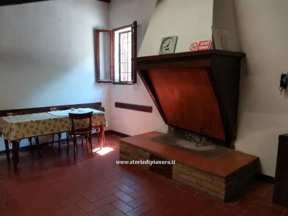 Osteria della Stella interno camino