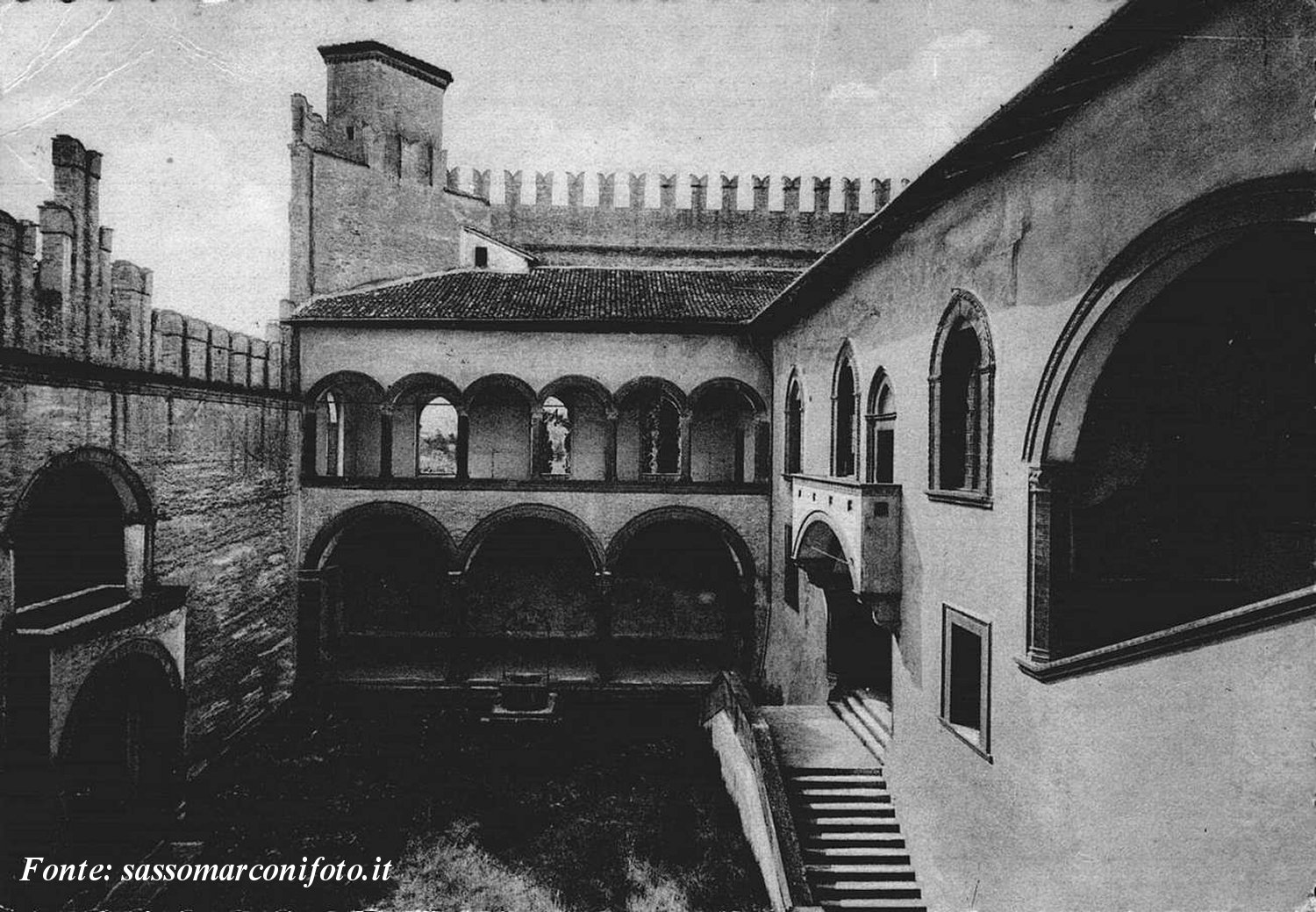 Palazzo De Rossi, corte interna