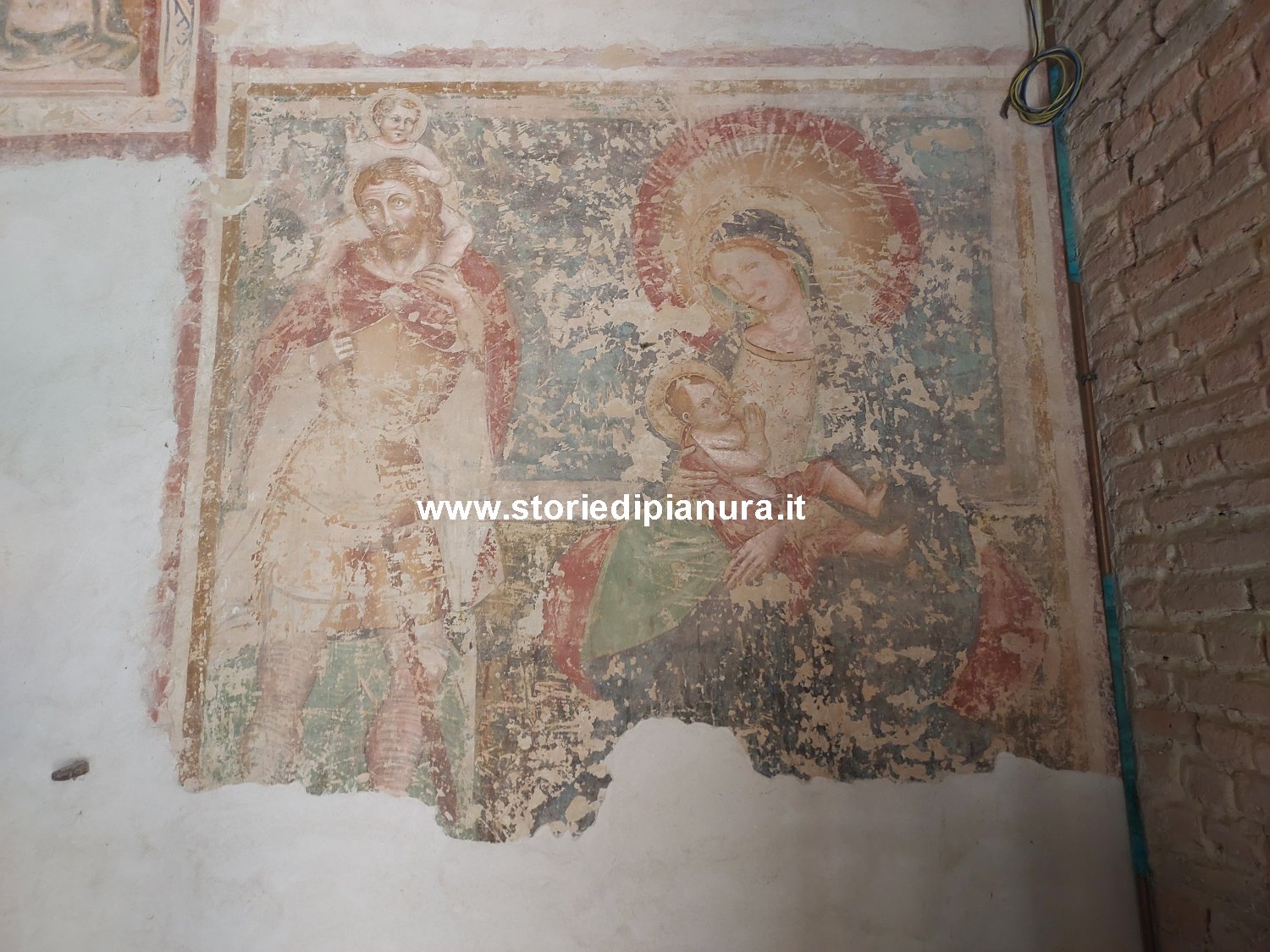 Affresco medievale, Madonna che allatta il Bambino e San Cristoforo