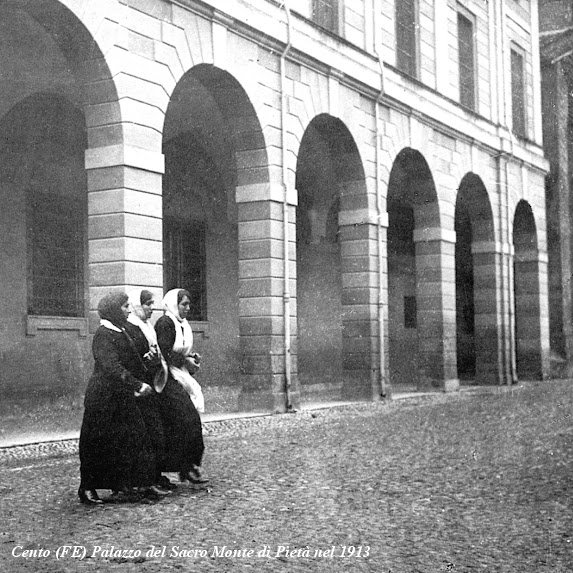 Cento, Palazzo del Sacro Monte di Pietà nel 1913