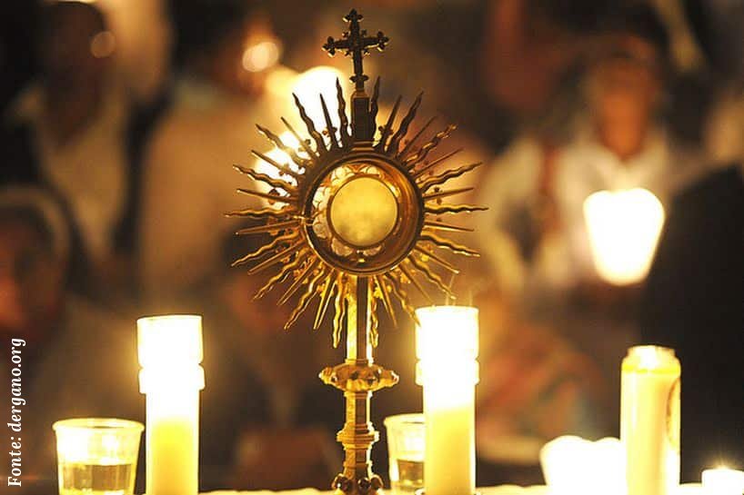 Ostensorio e Santissimo Sacramento