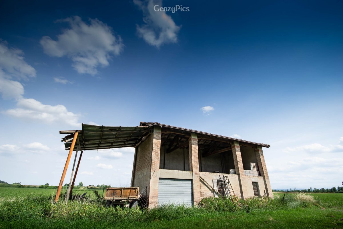 Fienile abbandonato nella Golena del Reno