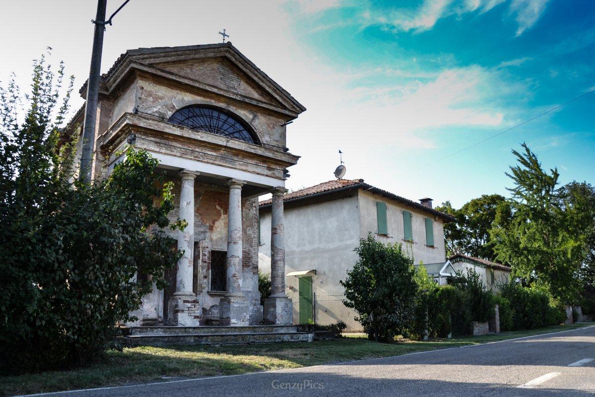 Oratorio Madonna delle Grazie ai Ronchi Oratorio Madonna delle Grazie ai Ronchi
