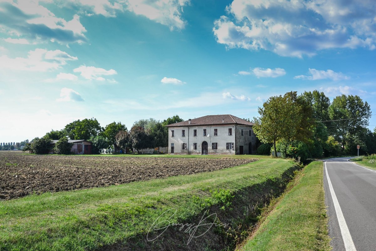 Palazzo Tenuta via Ronchi Argelato Palazzo Tenuta via Ronchi Argelato