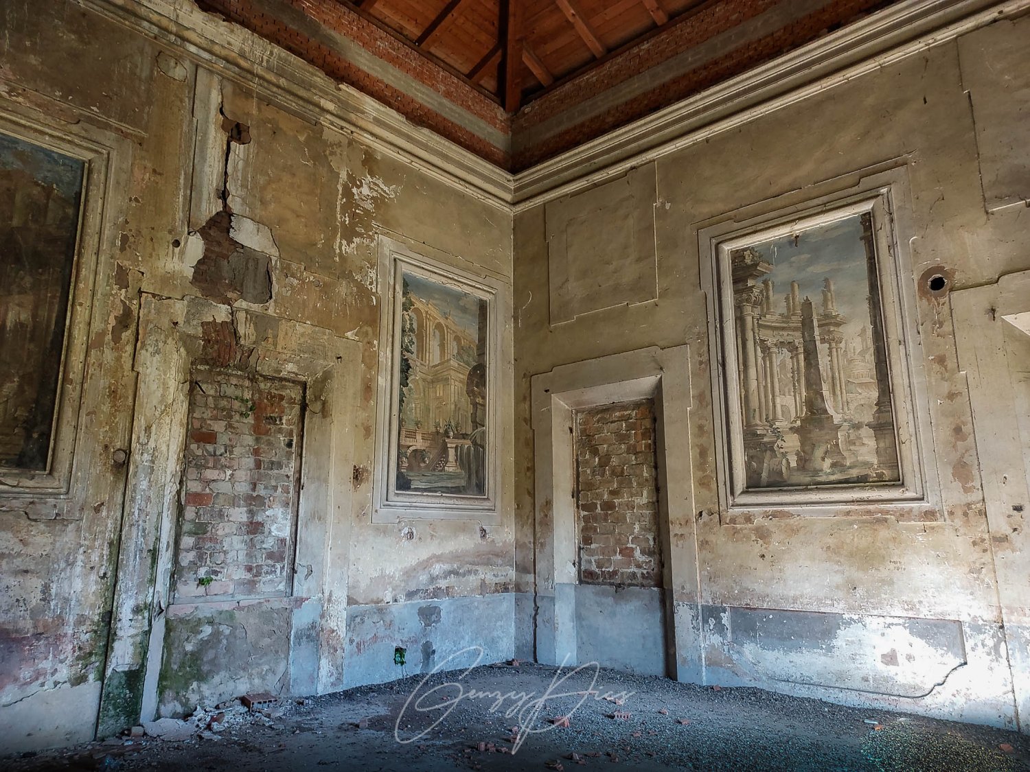 Villa Gozzadini, affreschi e tempere