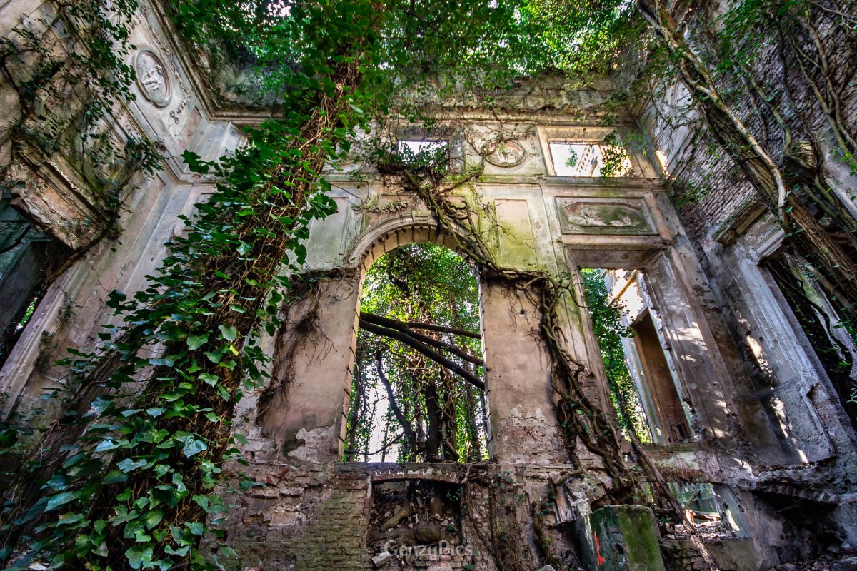Interno di Villa La Romantica di Budrio