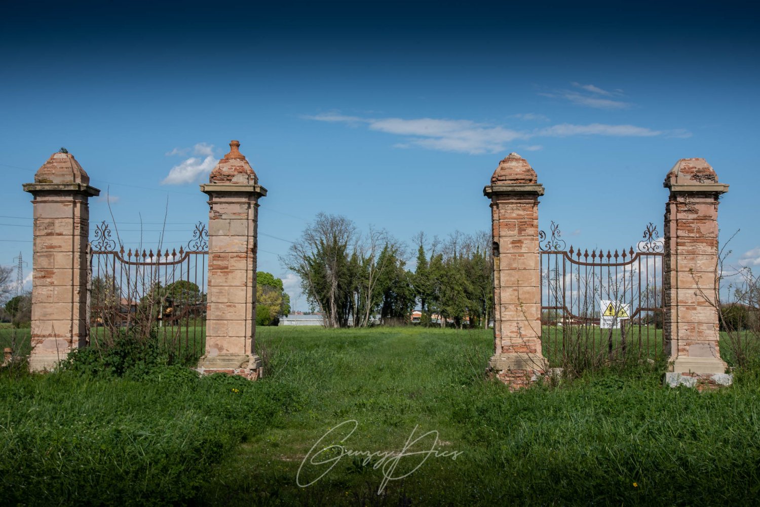 I cancelli di Villa Rossini-Colbran di Castenaso